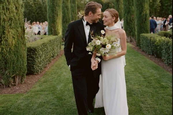 Phoebe Dynevor sposa in Provenza: la lezione di stile del matrimonio segreto