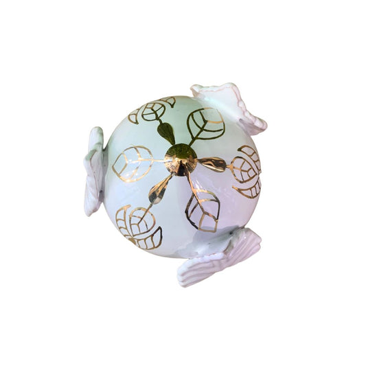 DEMETRA | Pumo a tre foglie con decoro in oro zecchino