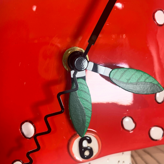 OROLOGIO FUNGO ALLEN DESIGNS | in resina con pendolo | 30x35cm