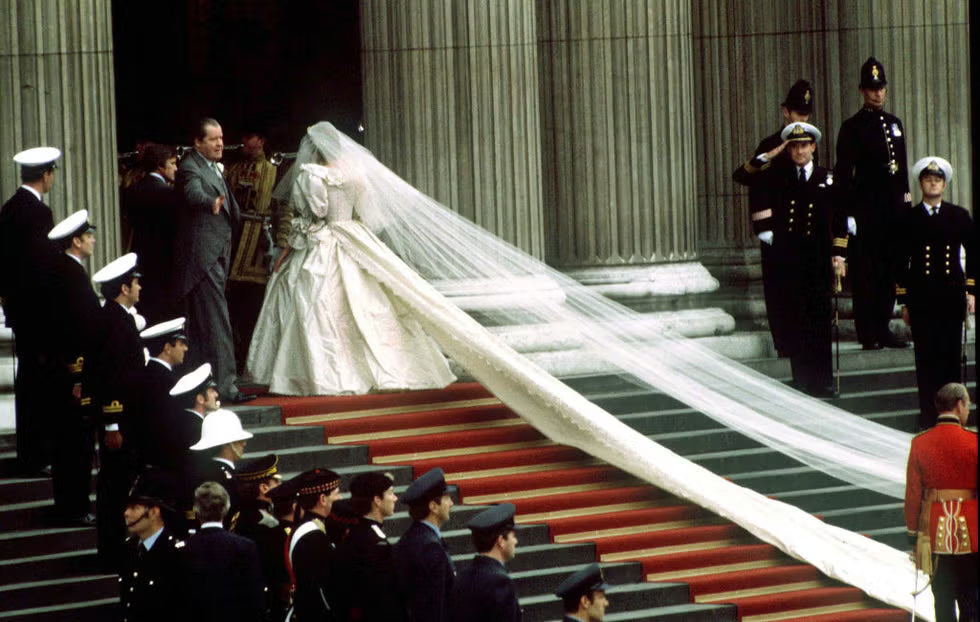 Il velo di Diana 45 anni dopo: la bomboniera come memoria del matrimonio