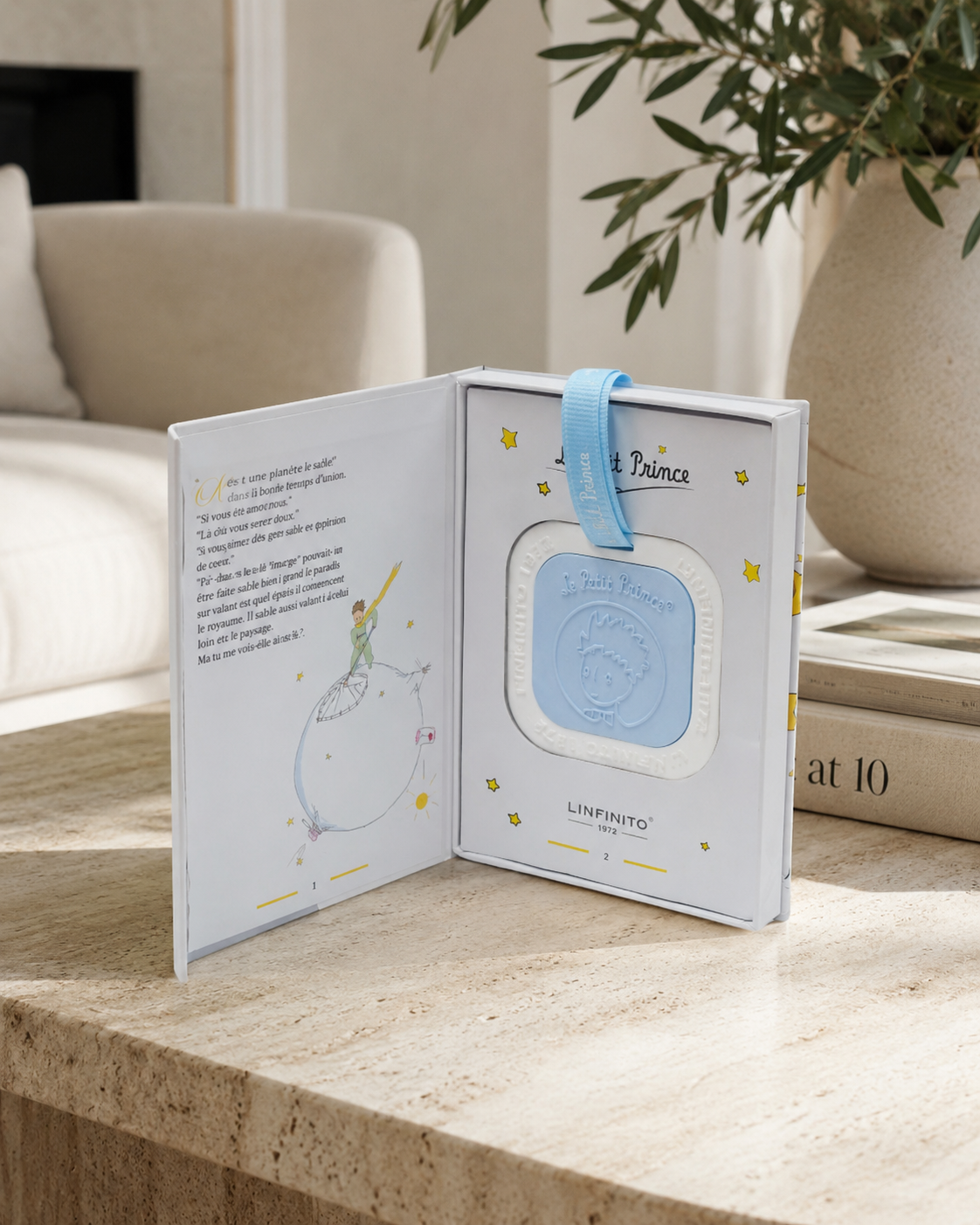 MEDAGLIONE GESSO CON LIBRO PICCOLO PRINCIPE L'INFINITO BOMBONIERE  | 12x17cm