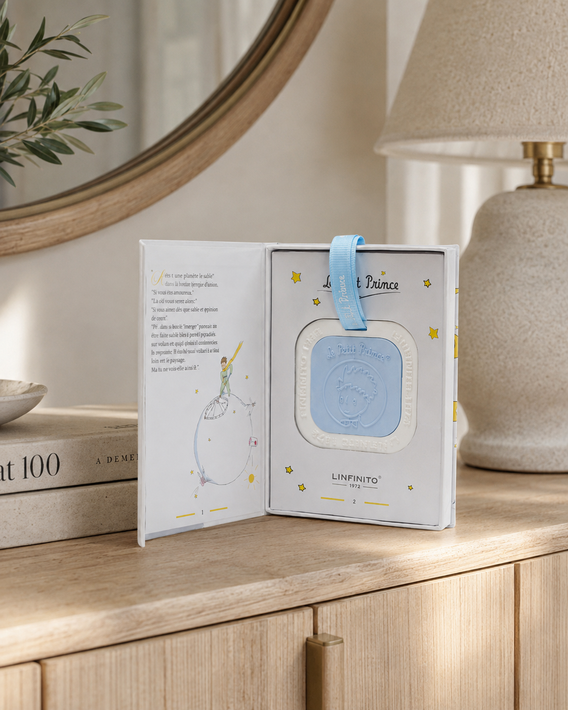 MEDAGLIONE GESSO CON LIBRO PICCOLO PRINCIPE L'INFINITO BOMBONIERE  | 12x17cm