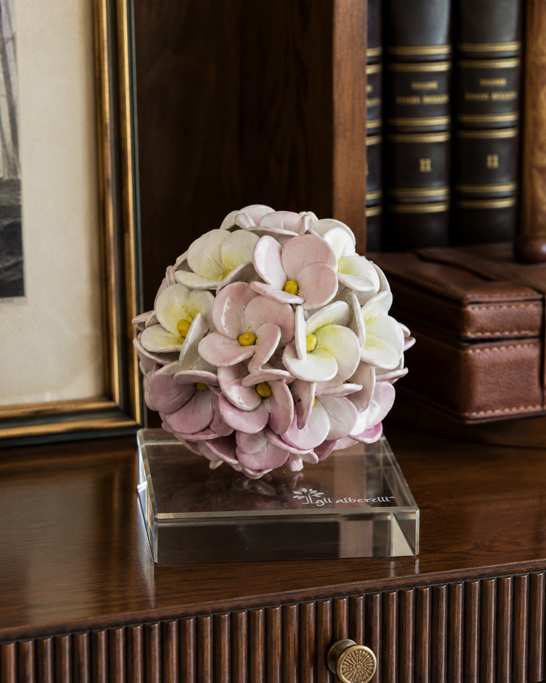 ORTENSIA SU BASE DI CRISTALLO GLI ALBERELLI | in ceramica di Capodimonte vari colori | Ø7x9cm