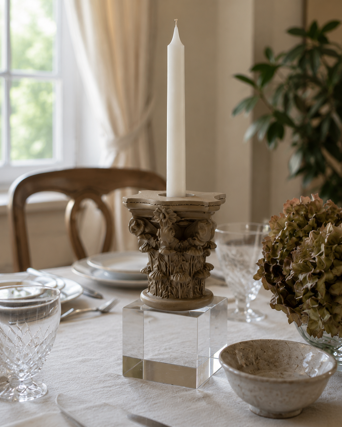 CORINTHIAN CANDLE HOLDER CHIARAELA SAND | in resin on glass base | 11cm