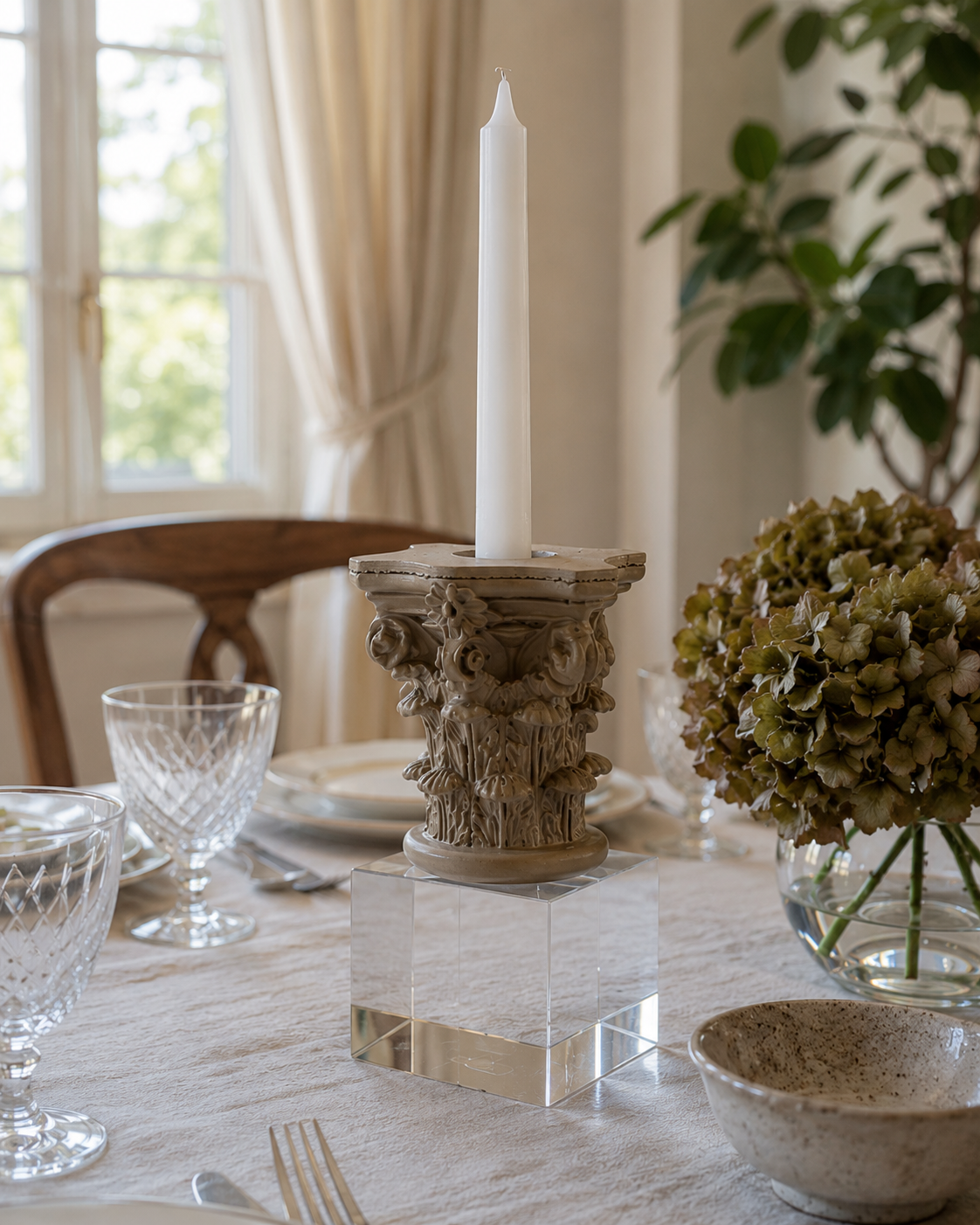 CORINTHIAN CANDLE HOLDER CHIARAELA SAND | in resin on glass base | 11cm