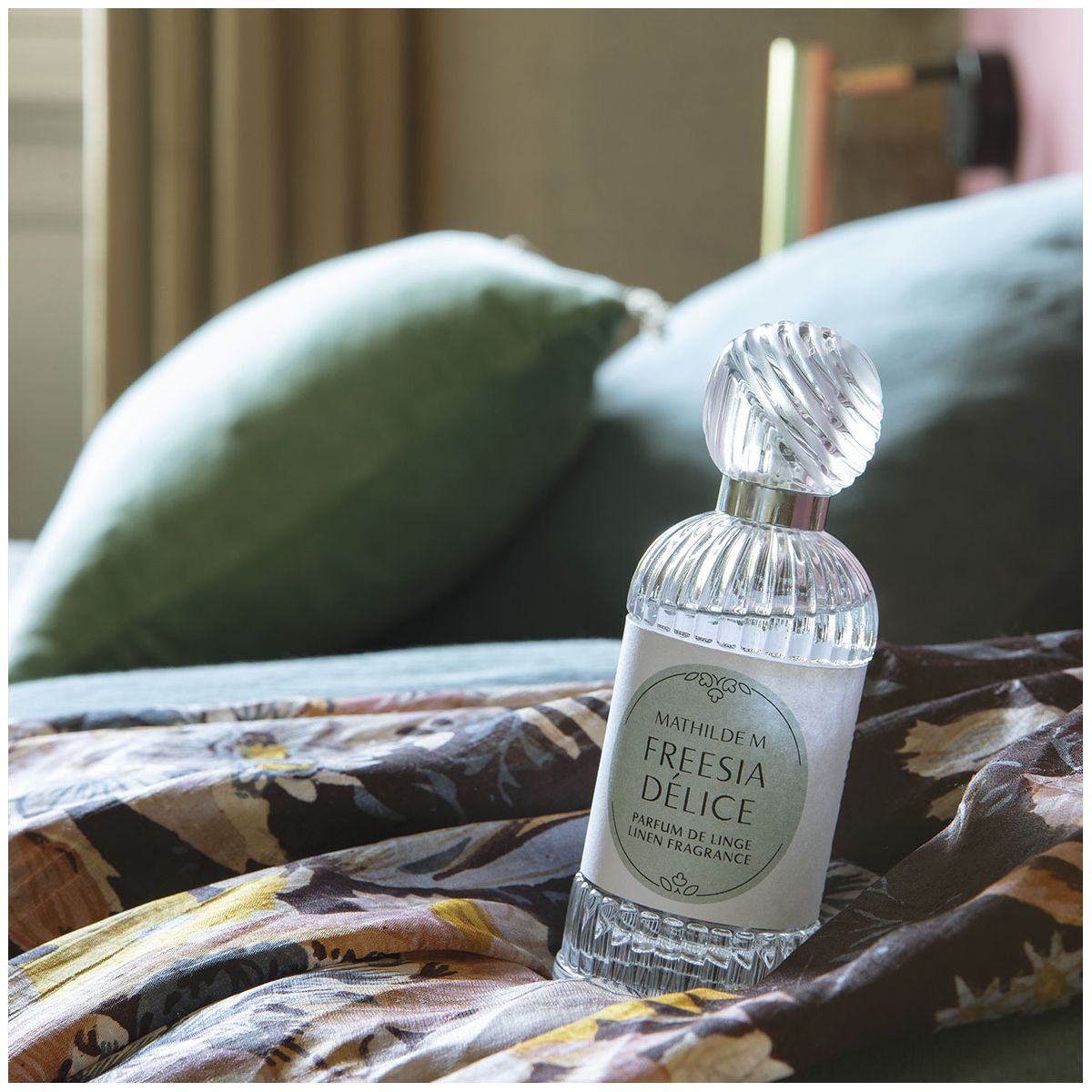 PROFUMATORE PER TESSUTI LES INTEMPORELLES MATHILDE M. - fragranza Marquise - 75ml - foto 2 | Adele Chérie